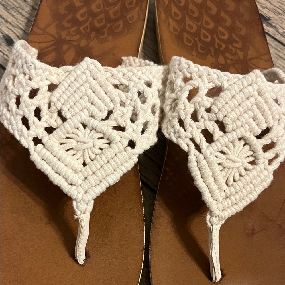 Elegant Off White Crochet Sandals - Picture 3 of 10